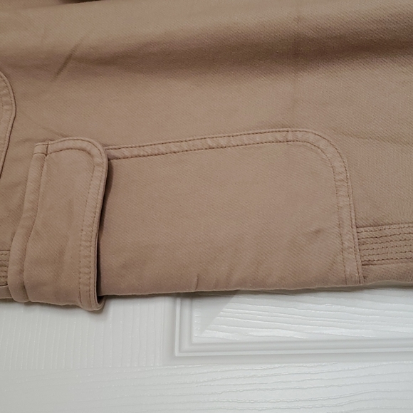 Athleta tan Farallon cargo crops size 6 euc - Picture 3 of 10